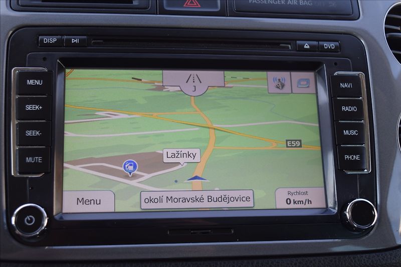 Volkswagen Tiguan 2,0 TDI 81KW ALU NÍZKÝ NÁJEZD - fotka 32 z 47