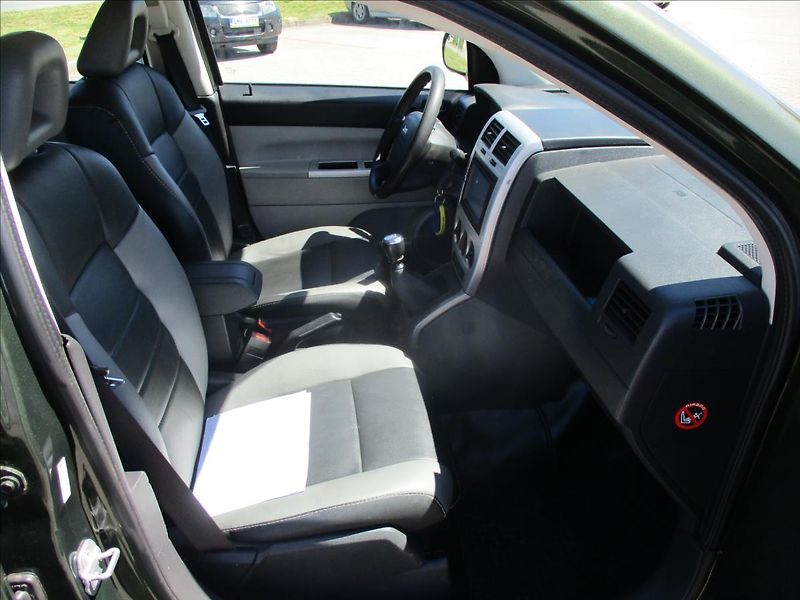 Jeep Compass 2,0 CRD 103kw AWD Limited bez - fotka 13 z 26