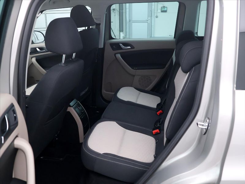 Škoda Yeti 2.0 TDI 103KW 4X4 PANORAMA - fotka 14 z 31