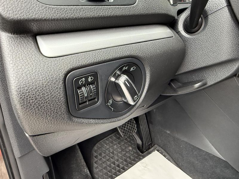 Volkswagen Sharan 2,0 TDI Panorama Automat DSG - fotka 21 z 41