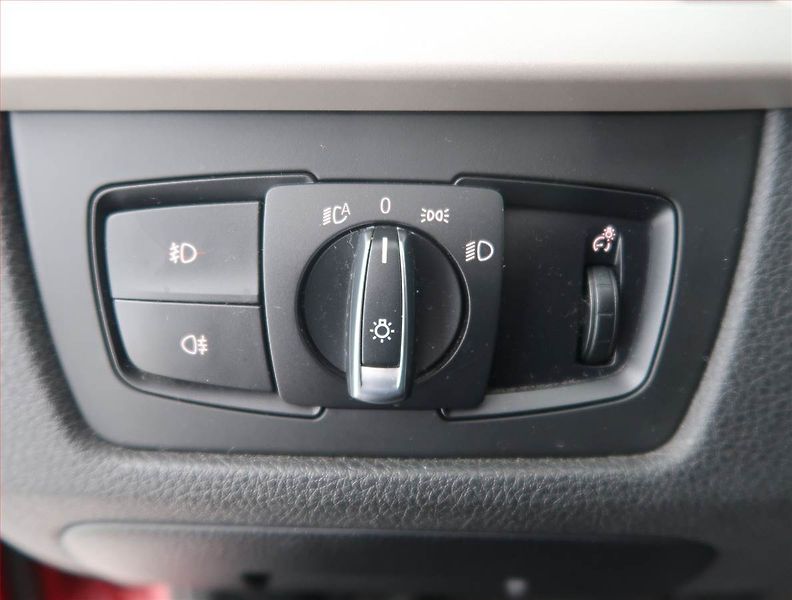 BMW Řada 3 (2014) 318 d, Automat, Navi - fotka 19 z 25
