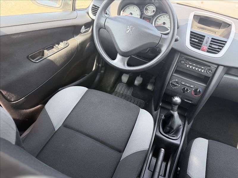 Peugeot 207 1,6 HDI KLIMA +SADA KOL 79tKm - fotka 20 z 25