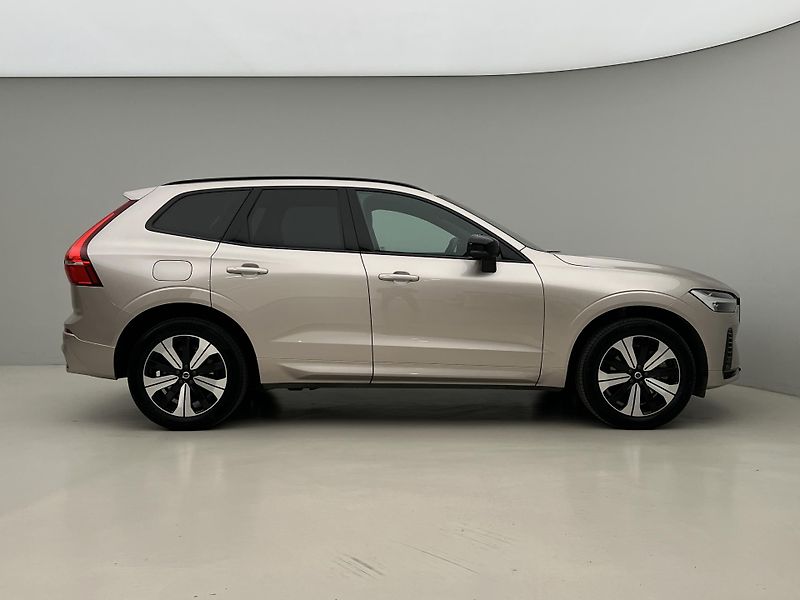Volvo XC60 T6 AWD DARK PLUS RECHARGE AUT - fotka 10 z 49