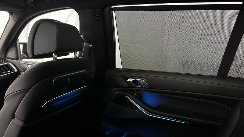 BMW X7 M60i X-DRIVE / ZÁRUKA / 7 MÍST - fotka 34 z 67