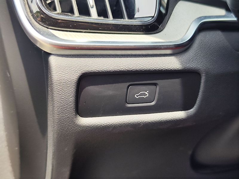 Volvo V60 B4/145kW AWD Auto Plus My24 - fotka 32 z 36