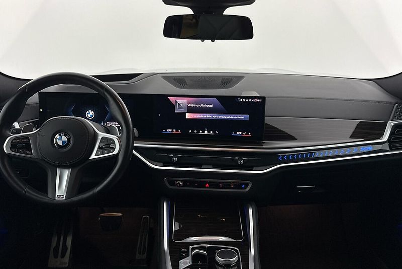 BMW X6 xDrive40d - fotka 11 z 22