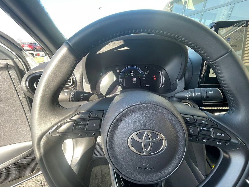 Toyota Yaris Cross 1.5 Hybrid 130 FWD Style - fotka 21 z 29