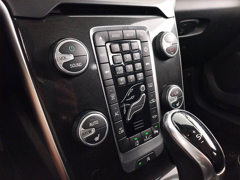 Volvo V40 (2019) 2.0 D3, Automat, Serv.kniha - fotka 19 z 21