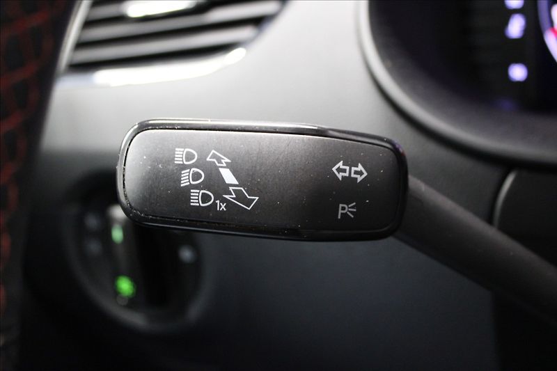 Škoda Octavia 2,0 TDI RS DSG 4x4 virtual pan - fotka 16 z 33