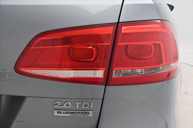 Volkswagen Passat 2,0 TDI 103kW DSG Nová STK - fotka 28 z 29