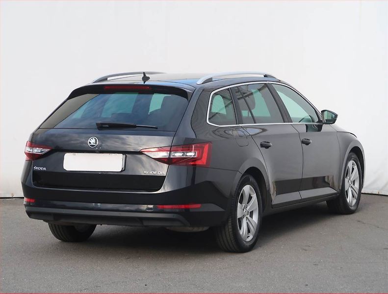 Škoda Superb (2018) Ambition 1.5 TSI, Automat - fotka 5 z 23