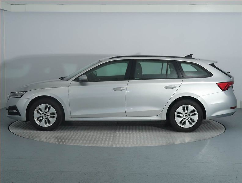 Škoda Octavia (2022) Ambition 2.0 TDI, ČR,1.maj - fotka 3 z 15