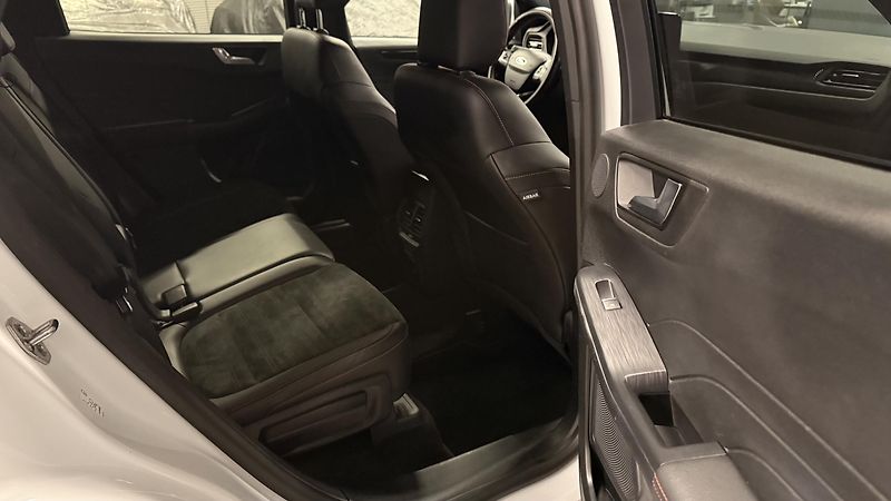 Ford Kuga (2022) 2.0d ST-Line,4x4,ČR,SERVIS - fotka 19 z 44