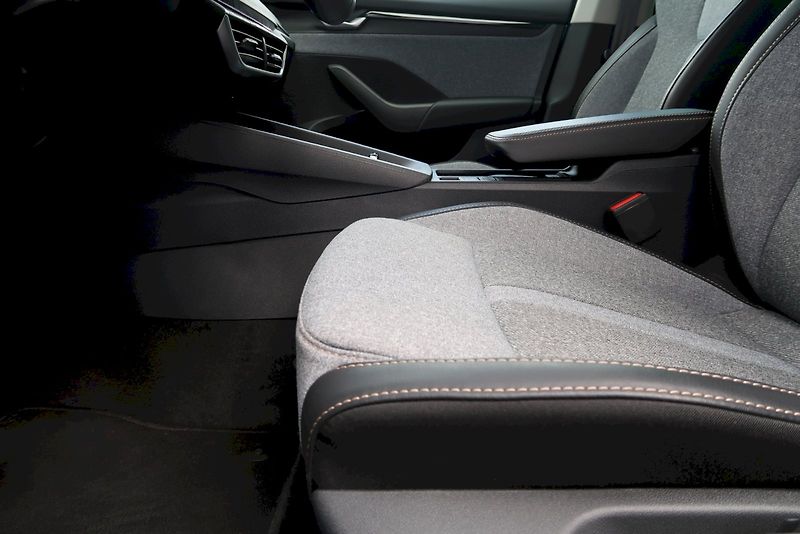 Škoda Octavia (2024) Combi Top Selection 2.0 TDI 11 - fotka 17 z 28