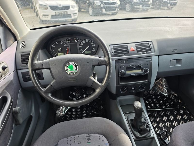 Škoda Fabia (2000) 1.4 MPI Serviska - fotka 12 z 21