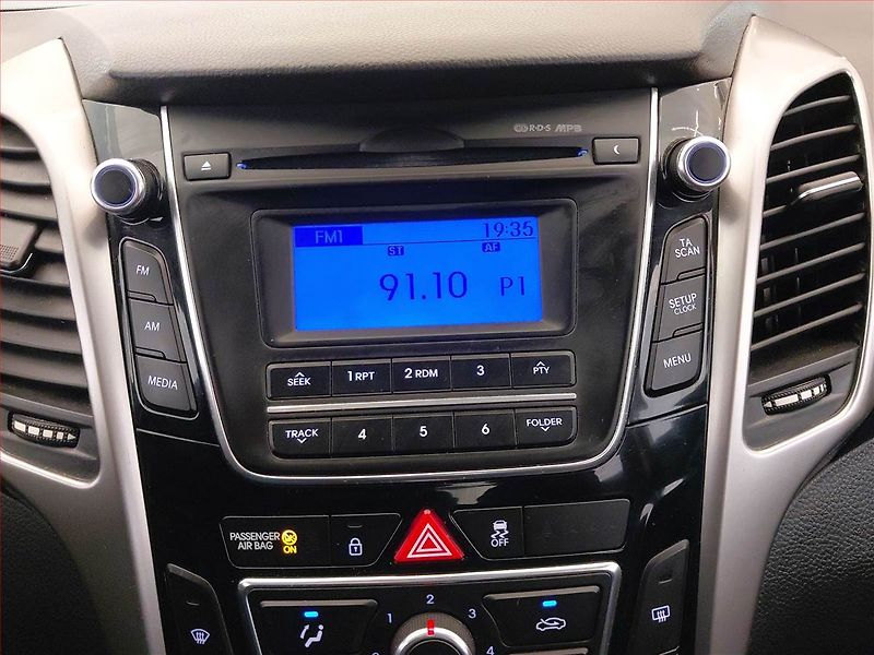 Hyundai i30 (2012) 1.6 GDI, Park. senzory - fotka 13 z 17