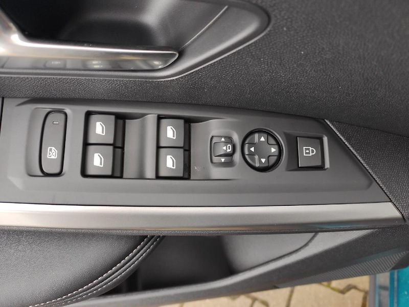 Peugeot 3008 (2026) Business 1.2 HYBRID 145k AUT6 - fotka 21 z 28