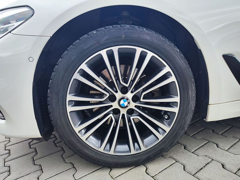 BMW Řada 5 520d/140kW Sportline - fotka 34 z 34