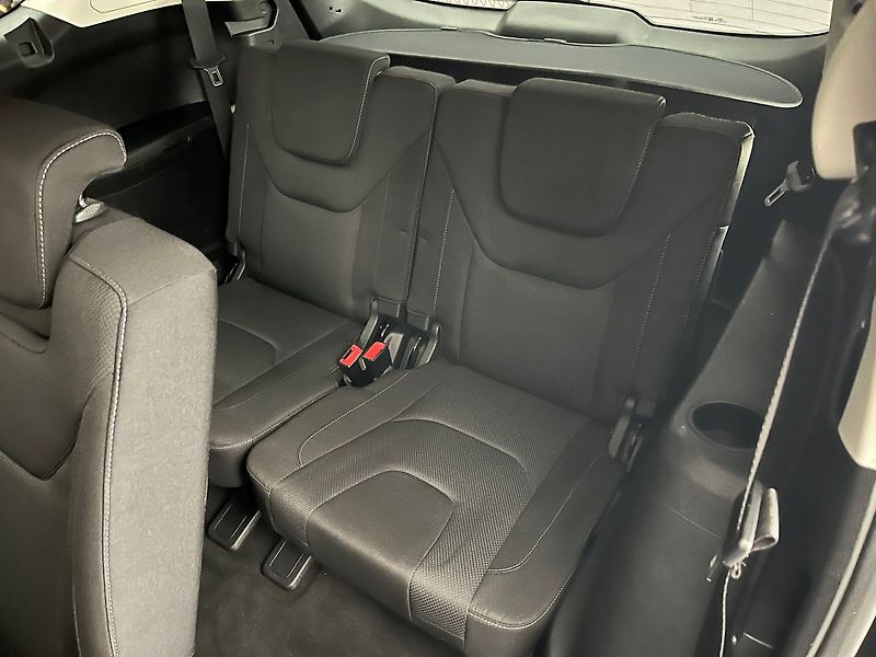 Ford S-MAX 2.0 EB Titanium manuál 7 míst - fotka 22 z 63