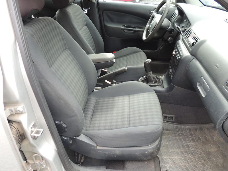 Škoda Octavia (2004) Combi 1.6i,75kw,klima - fotka 15 z 24