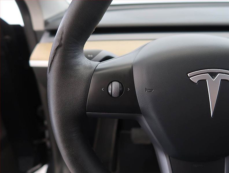 Tesla Model Y (2022) Long Range AWD 79kWh, SoH 89% - fotka 27 z 33