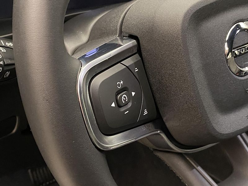 Volvo XC40 (2026) B3 AUT DARK PLUS - fotka 24 z 60