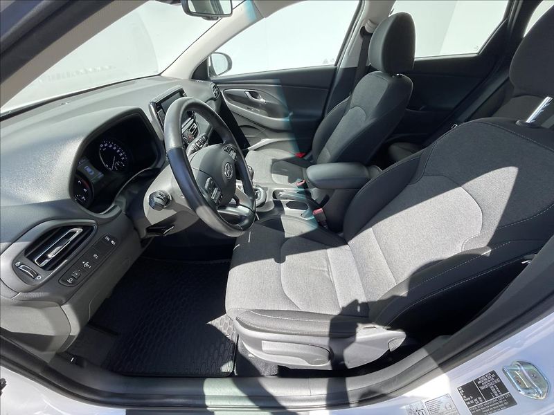 Hyundai i30 1,5 T-GDI Combi Smart - fotka 4 z 22
