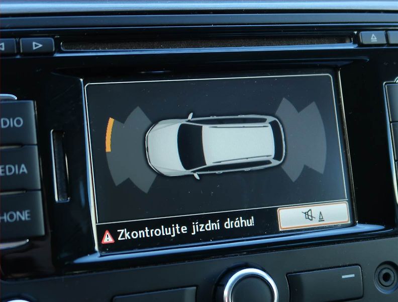 Volkswagen Passat (2013) Comfortline 2.0 TDI, Navi - fotka 18 z 20