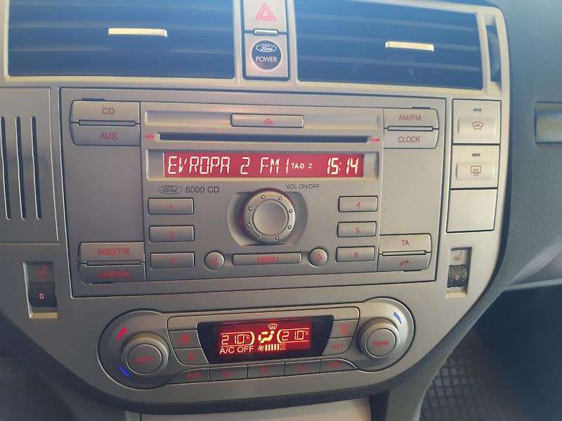 Ford Kuga 2.0 TDCI 4x4 TITANIUM - fotka 10 z 24