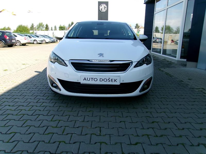 Peugeot 308 1.2i automat - fotka 2 z 22