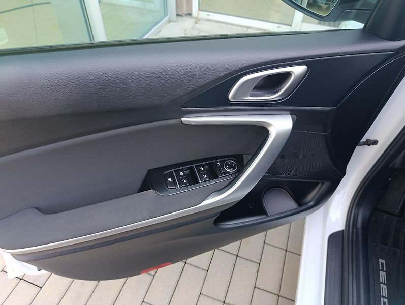 Kia Ceed (2021) 1.6 CRDi 7DCT  Top - fotka 8 z 12