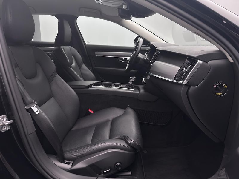 Volvo S90 T6 AWD MOMENTUM AUT 1.maj - fotka 28 z 53