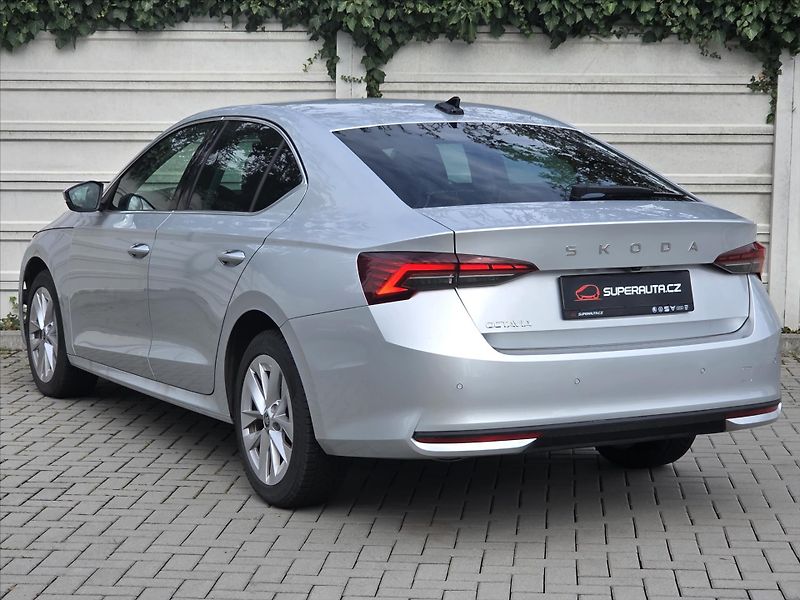 Škoda Octavia 1,5 eTSi DSG Top Selection Zár - fotka 4 z 14