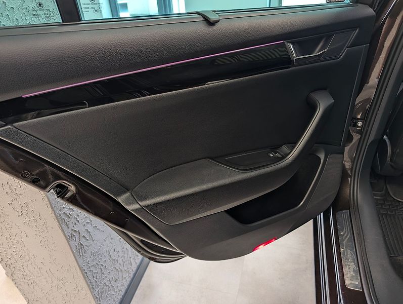 Škoda Superb 2.0 TDI Laurin&Klement 4X4 - fotka 25 z 34