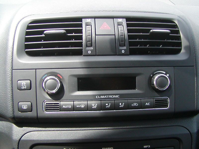 Škoda Fabia (2012) 1.6TDi,AMBIENTE, CLIMATRONIC!! - fotka 18 z 33