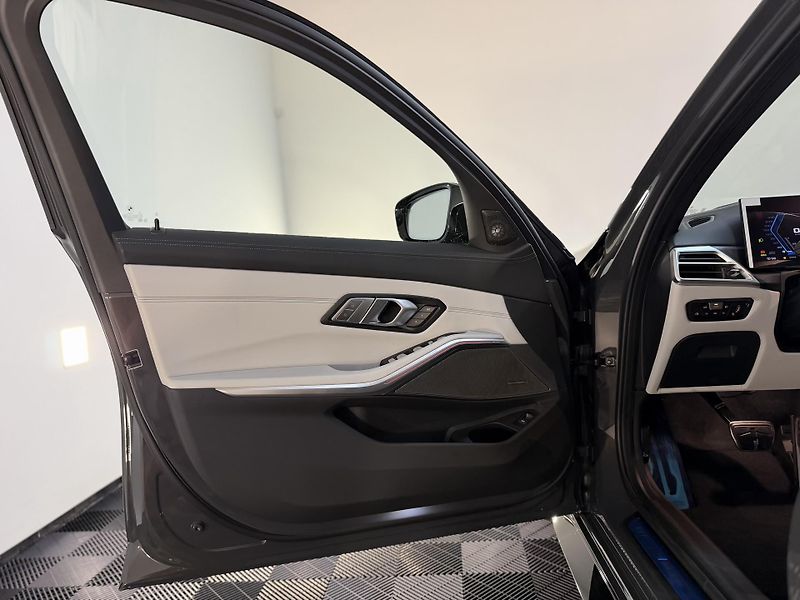 BMW M3 Competition xDrive NEW Indiv. - fotka 15 z 47