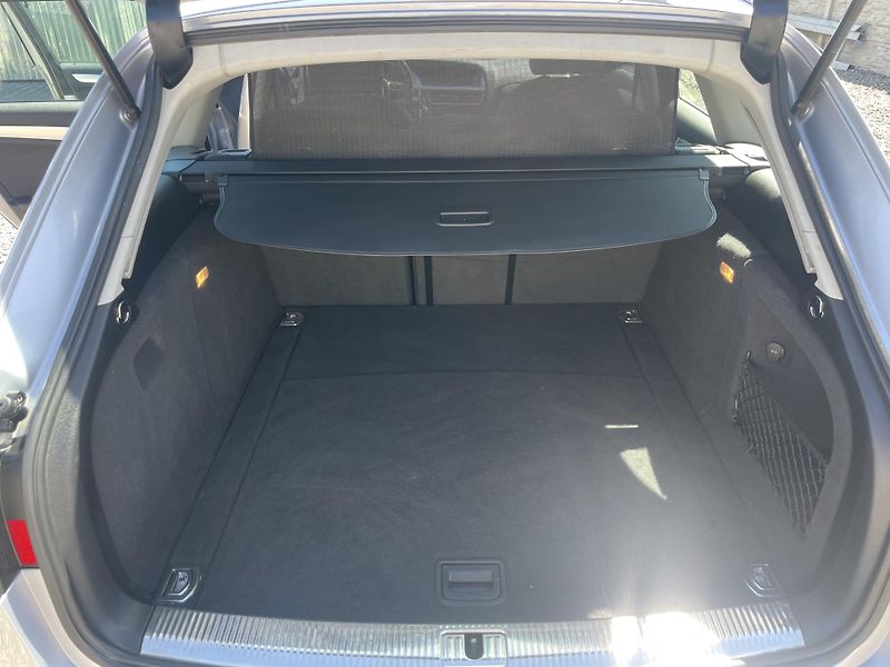 Audi A4 Avant 2.0TDi 120PS S-LINE AVANT TOP! - fotka 112 z 179