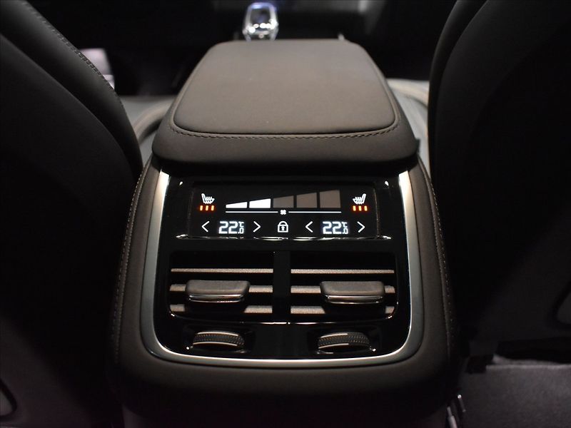 Volvo XC90 2,0 T8 AWD Ultra B&W,Vzduch, - fotka 20 z 35