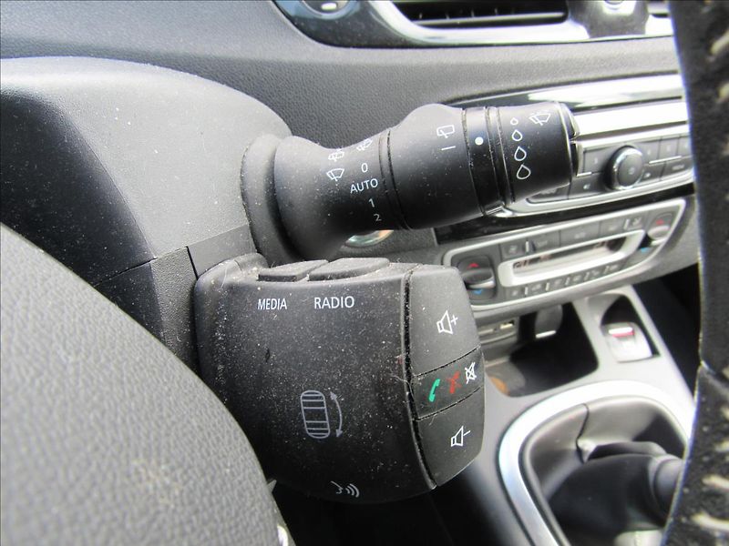 Renault Grand Scénic 2,0 dCi 118kW 1.majitel 7 míst - fotka 23 z 33