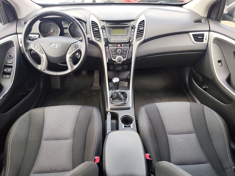 Hyundai i30 1.6 CRDi/81kW Trikolor Komfort - fotka 11 z 31
