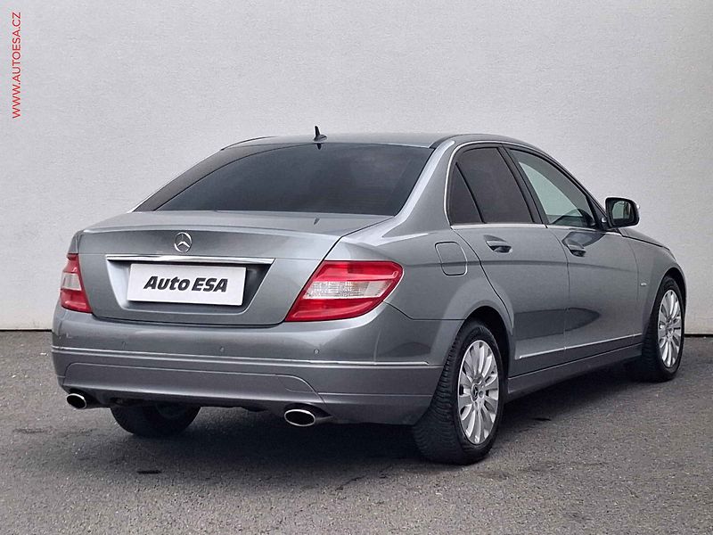 Mercedes-Benz Třídy C (2008) 2.5i C230, Elegance, TZ - fotka 4 z 18