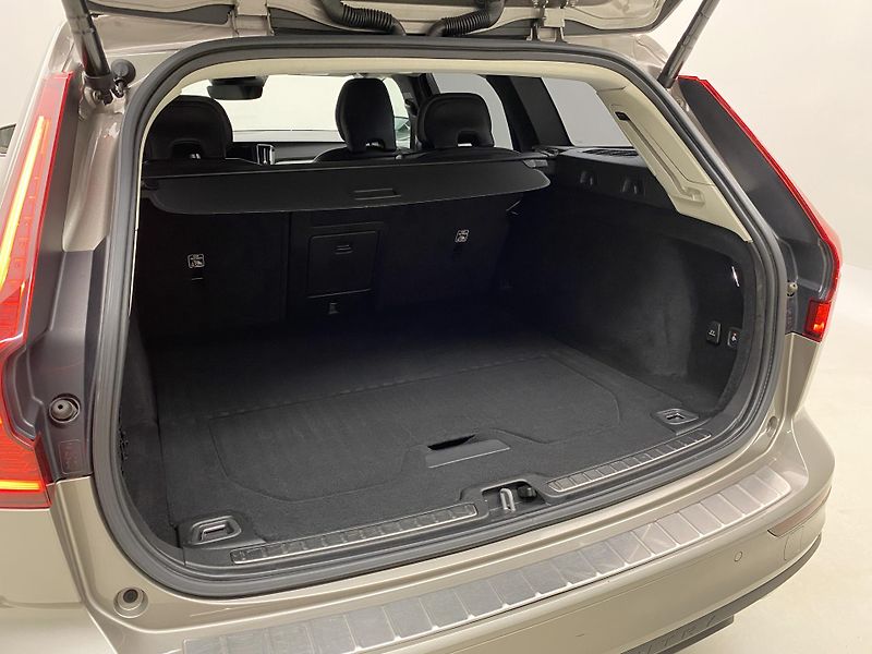 Volvo V60 CC B5 AWD BRIGHT PLUS AUT CZ - fotka 6 z 50