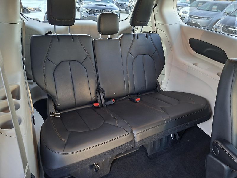 Chrysler Pacifica (2017) 3,6L V6 Touring L PLUS,DVD,And - fotka 13 z 35