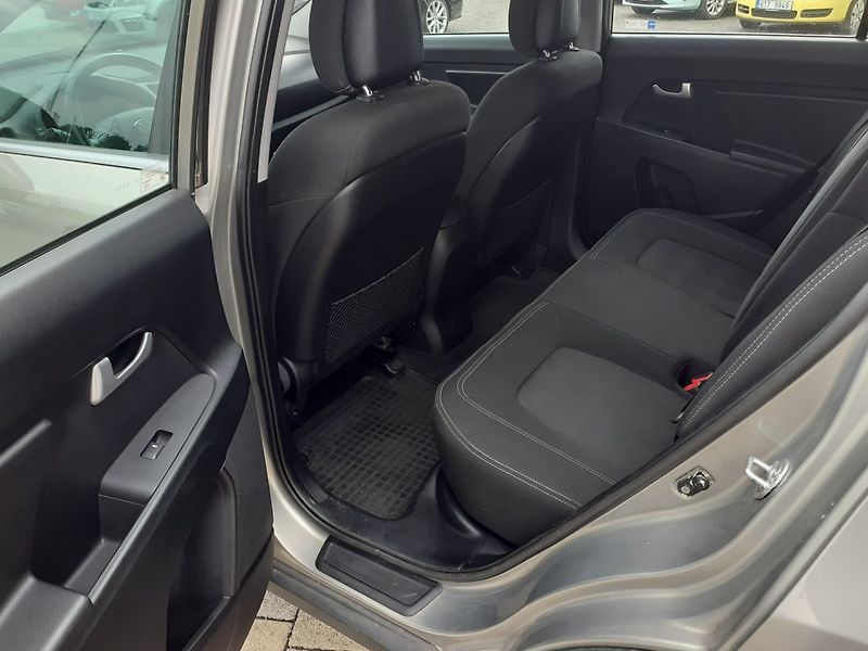 Kia Sportage (2011) 2.0 GDi 4x4 ČR - fotka 14 z 32