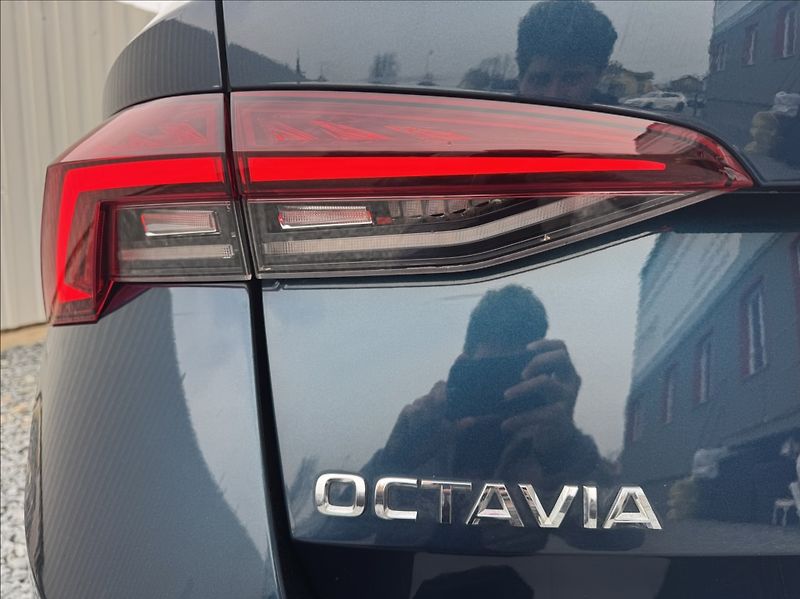 Škoda Octavia 2,0 TDI DSG STYLE+ DPH 1maj ČR - fotka 16 z 50