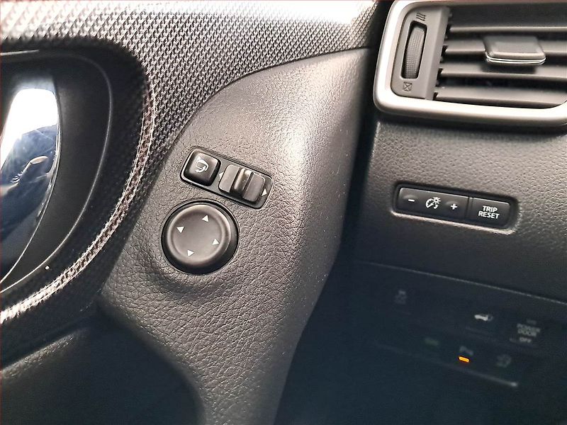Nissan X-Trail (2017) Tekna 1.6 dCi, Automat, Kůže - fotka 21 z 23