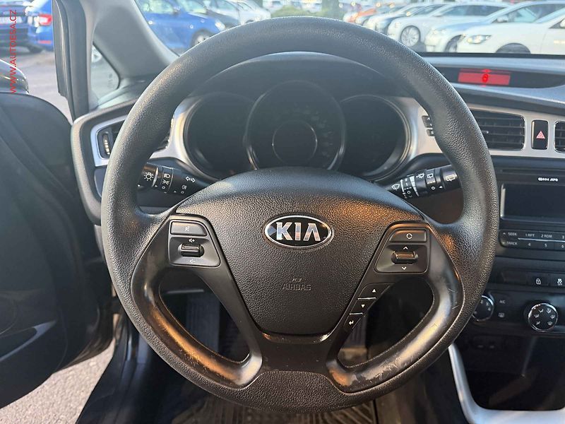 Kia Ceed (2014) 1.6 CRDi, ČR - fotka 12 z 14