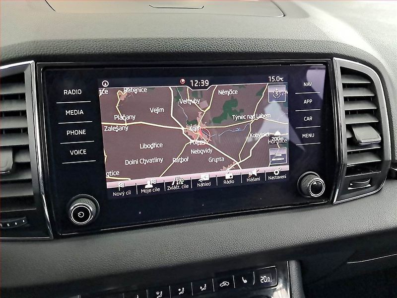 Škoda Karoq (2019) 1.6 TDI, Navi, Tempomat - fotka 17 z 19