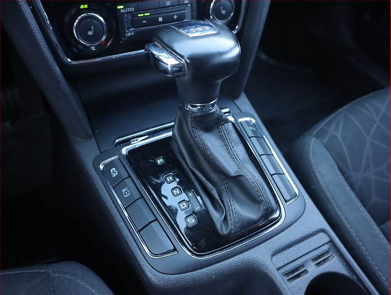 Škoda Superb (2012) 2.0 TDI, Automat, Tempomat - fotka 13 z 18