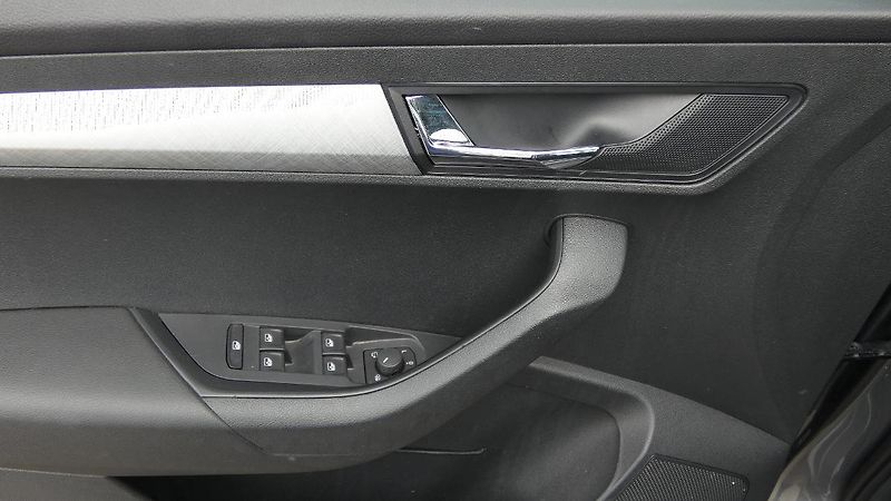 Škoda Karoq 1,0 TSI Ambition - fotka 9 z 22